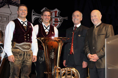 Frdervereinsvorsitzender Hans Jrgen Tremmel, Kassier Josef Trost, Musikvorstand Korbinian Hei und Dirigent Bernd Eutermoser (von rechts)